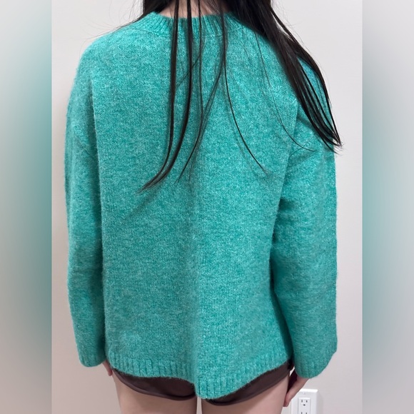 3 for$25 Green women sweater - Picture 6 of 6